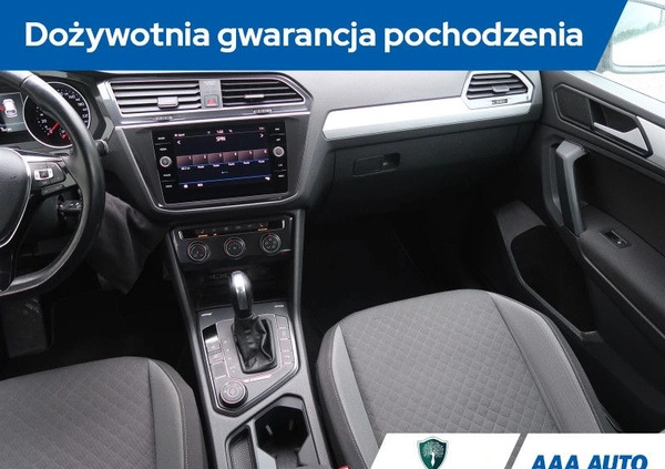 Volkswagen Tiguan cena 93000 przebieg: 154162, rok produkcji 2019 z Stąporków małe 254